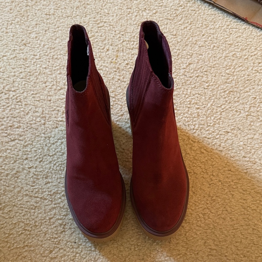 Dolce Vita Caster H2O - burgundy color size 7